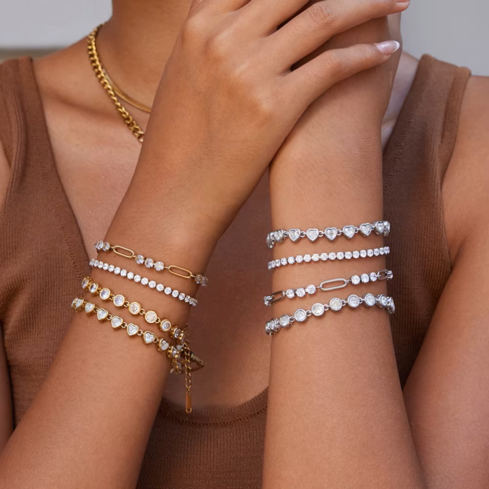 Elenys Crystal Dot styling na ruce